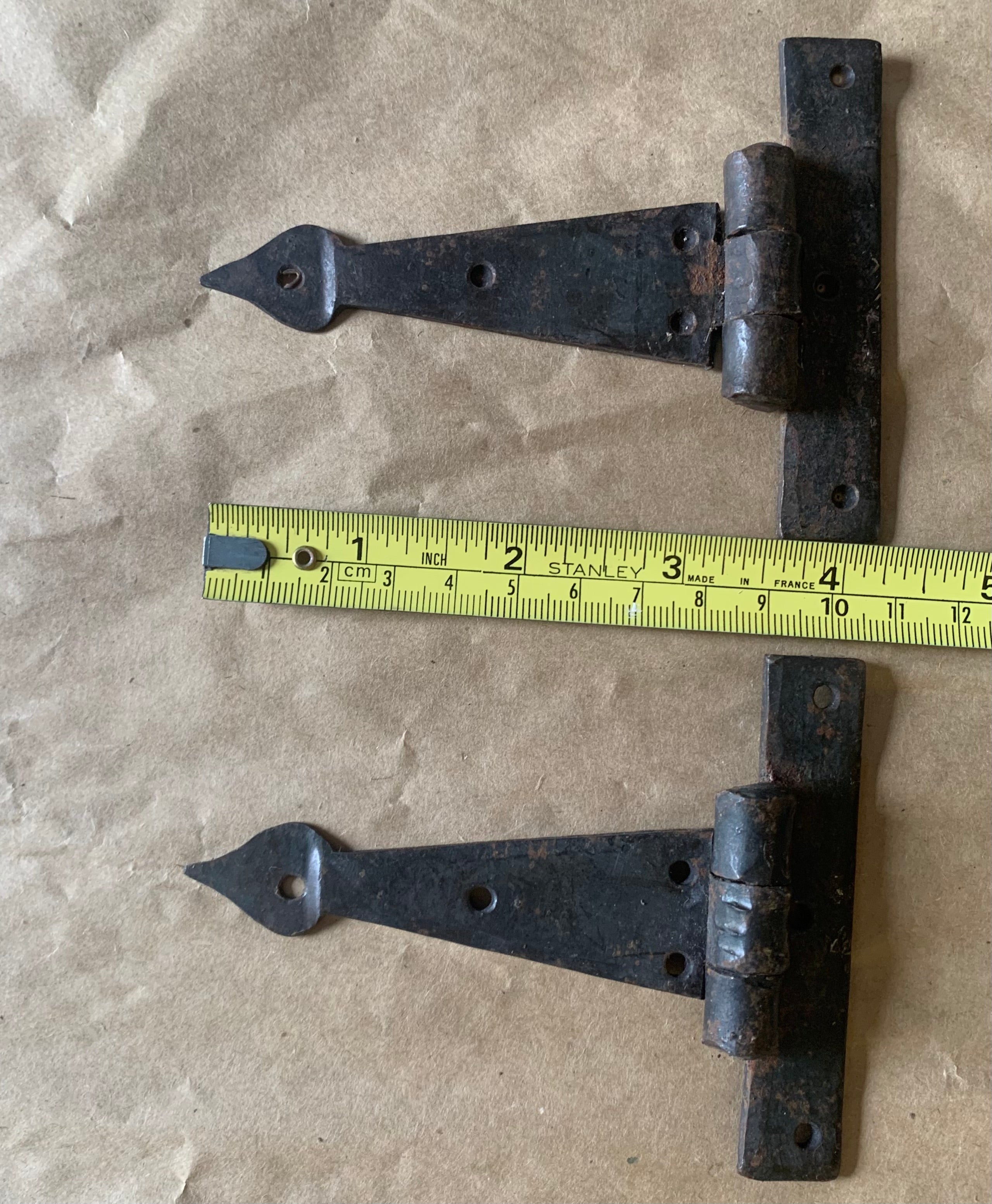To clear, small pair of Arrow-head handmade hinges