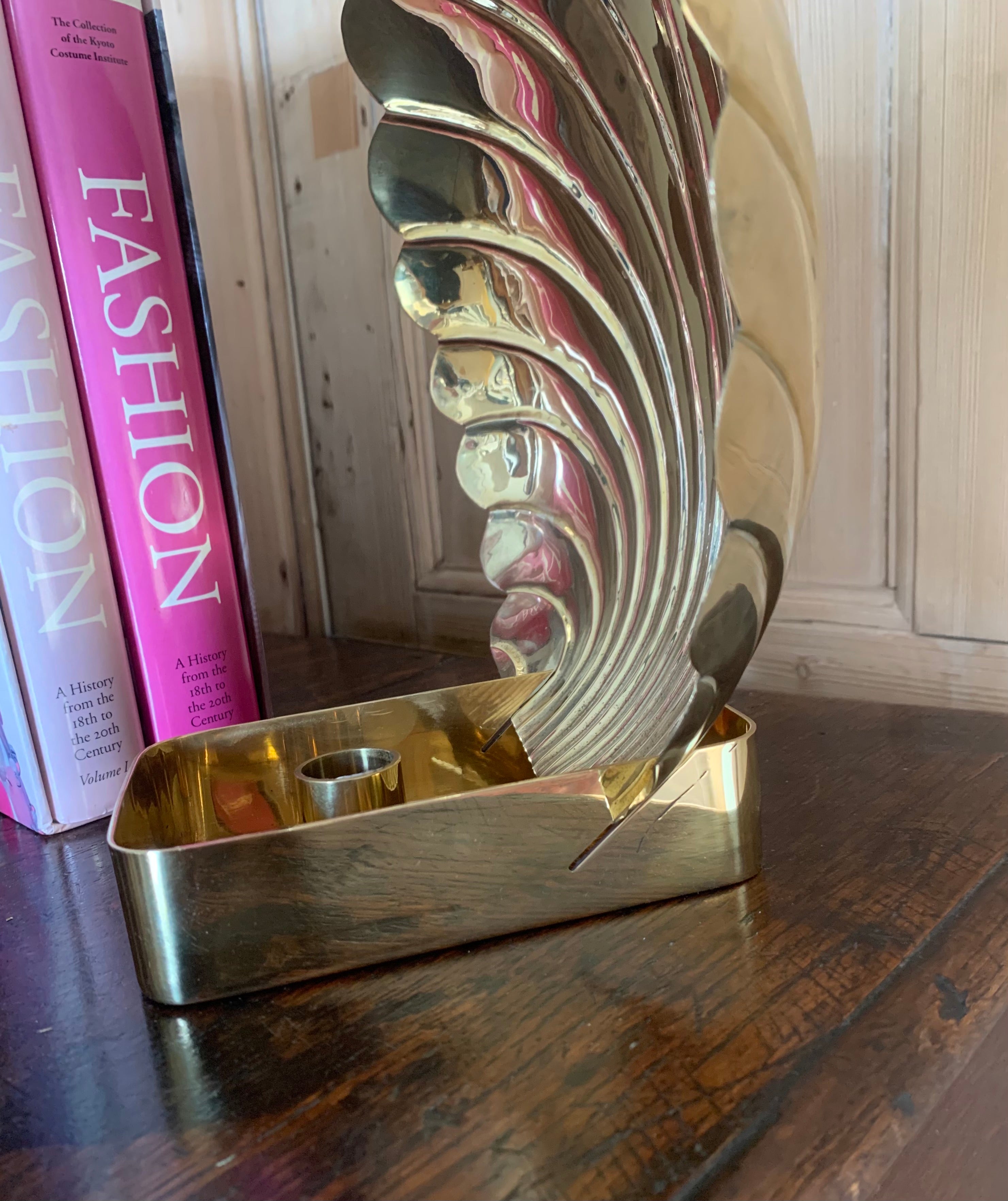 Brass shell desk light, slight second.S091