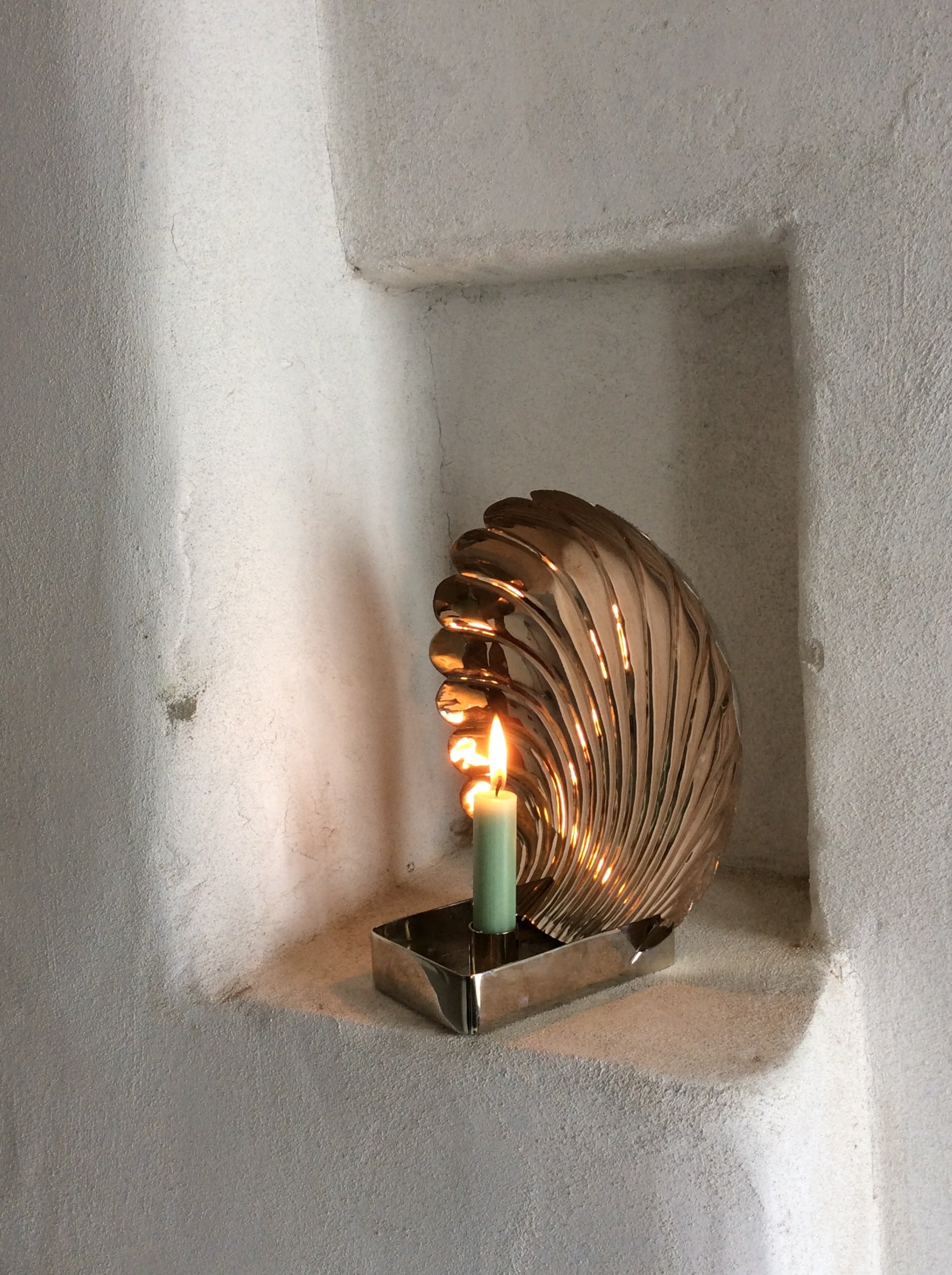 Brass shell desk light