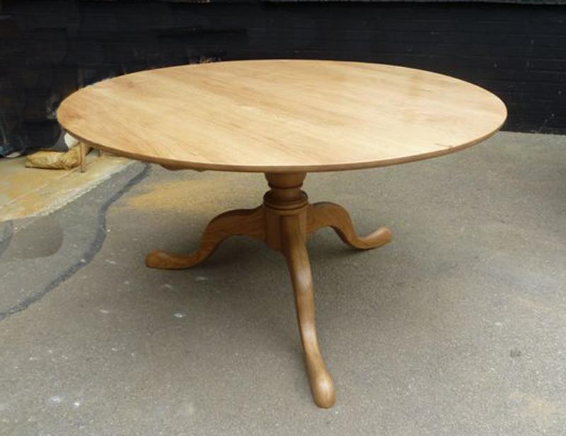 Jane's Refined Oak Pedestal table