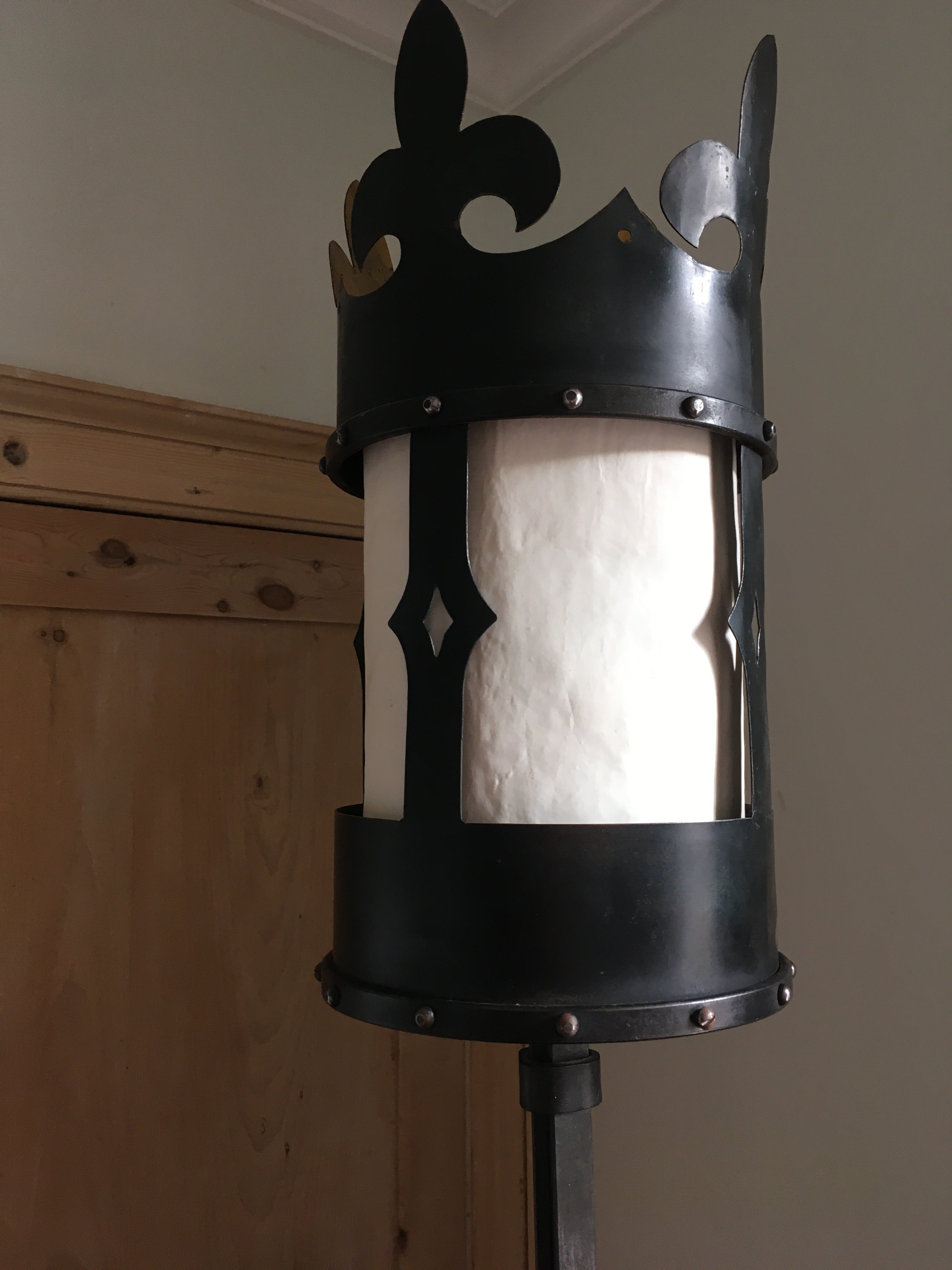 Queen Floor Light, Steel