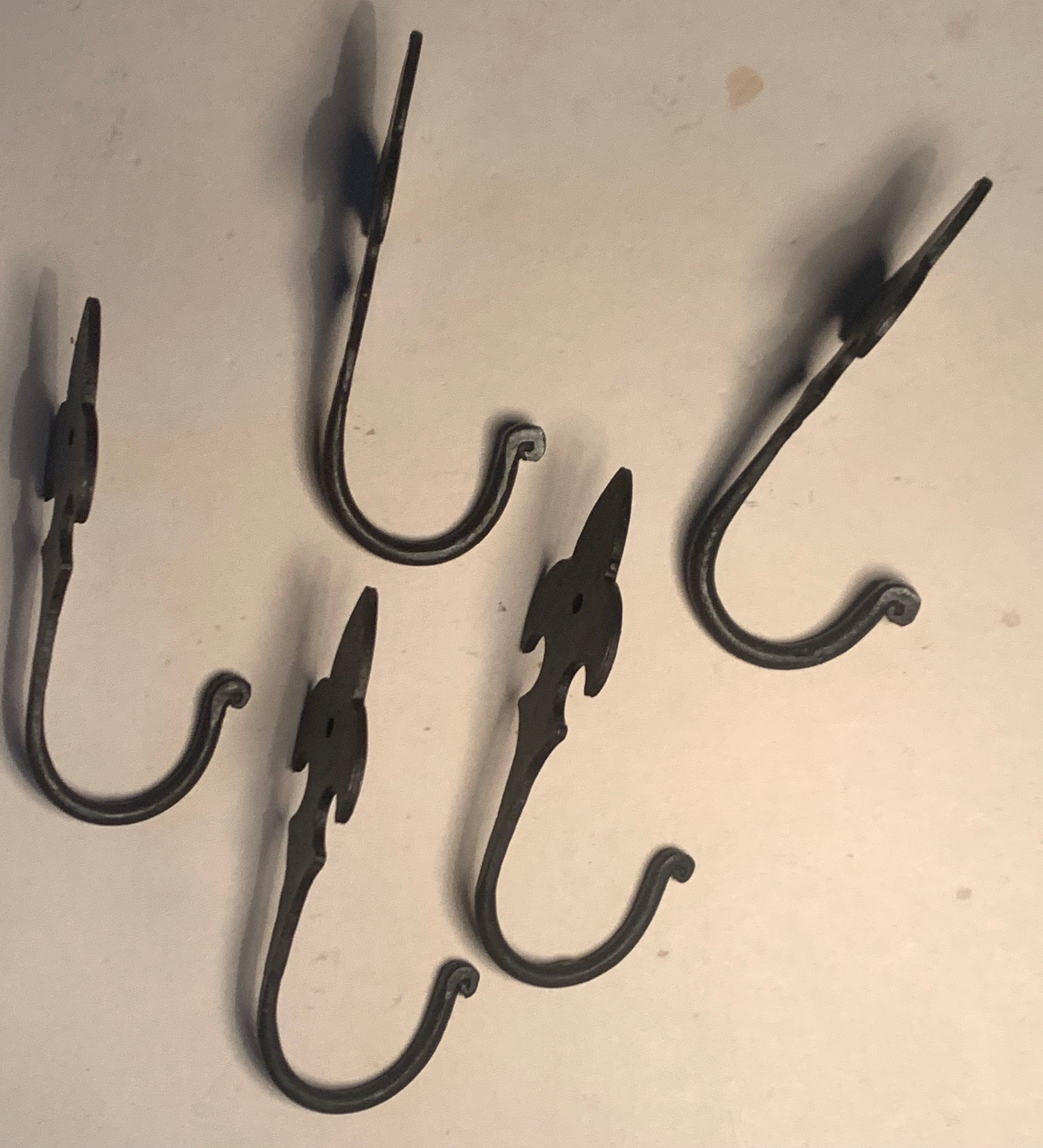 To clear : waxed iron hooks, set of 5