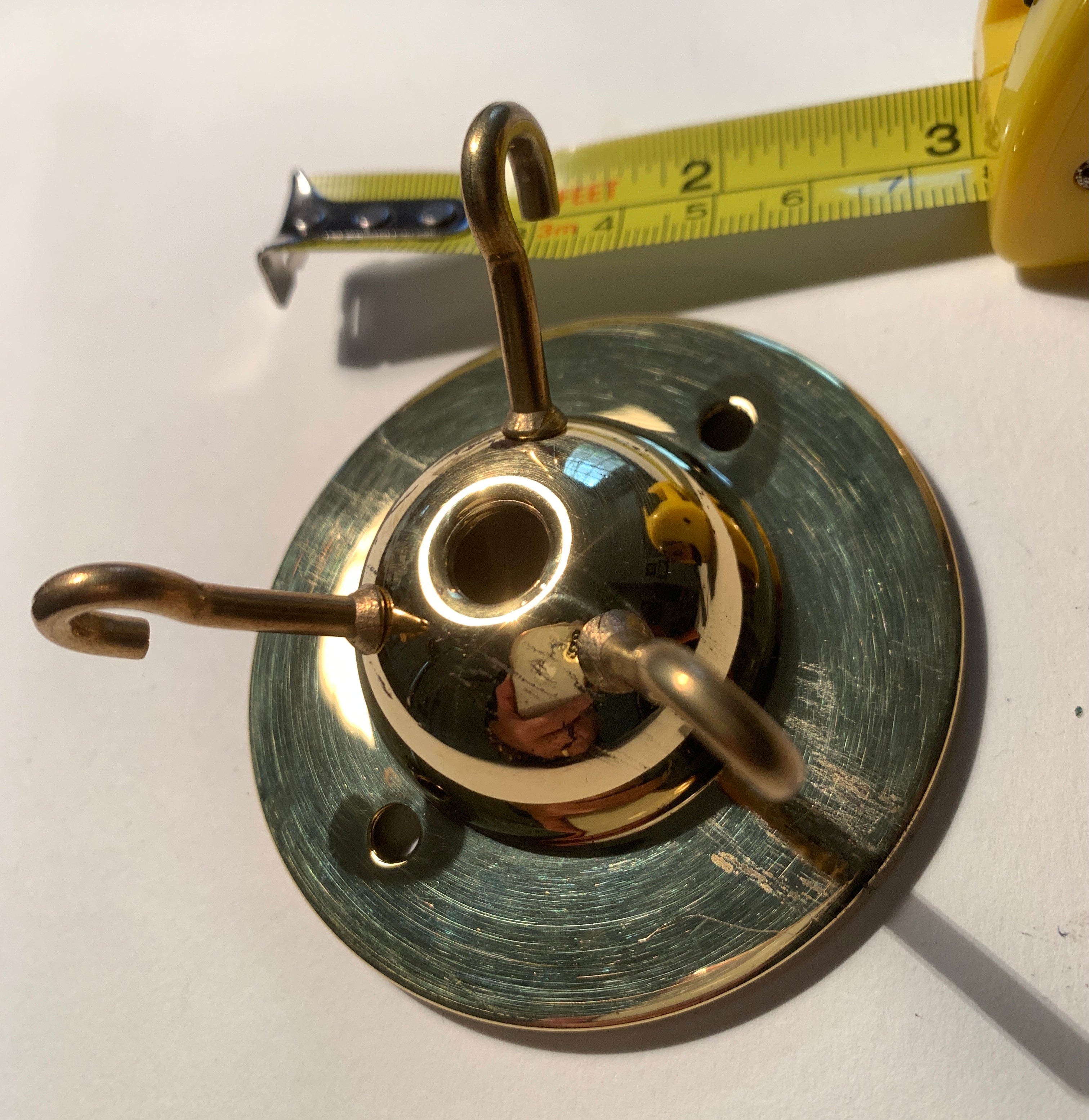 Three hook suspension fitting