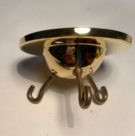 Three hook suspension fitting