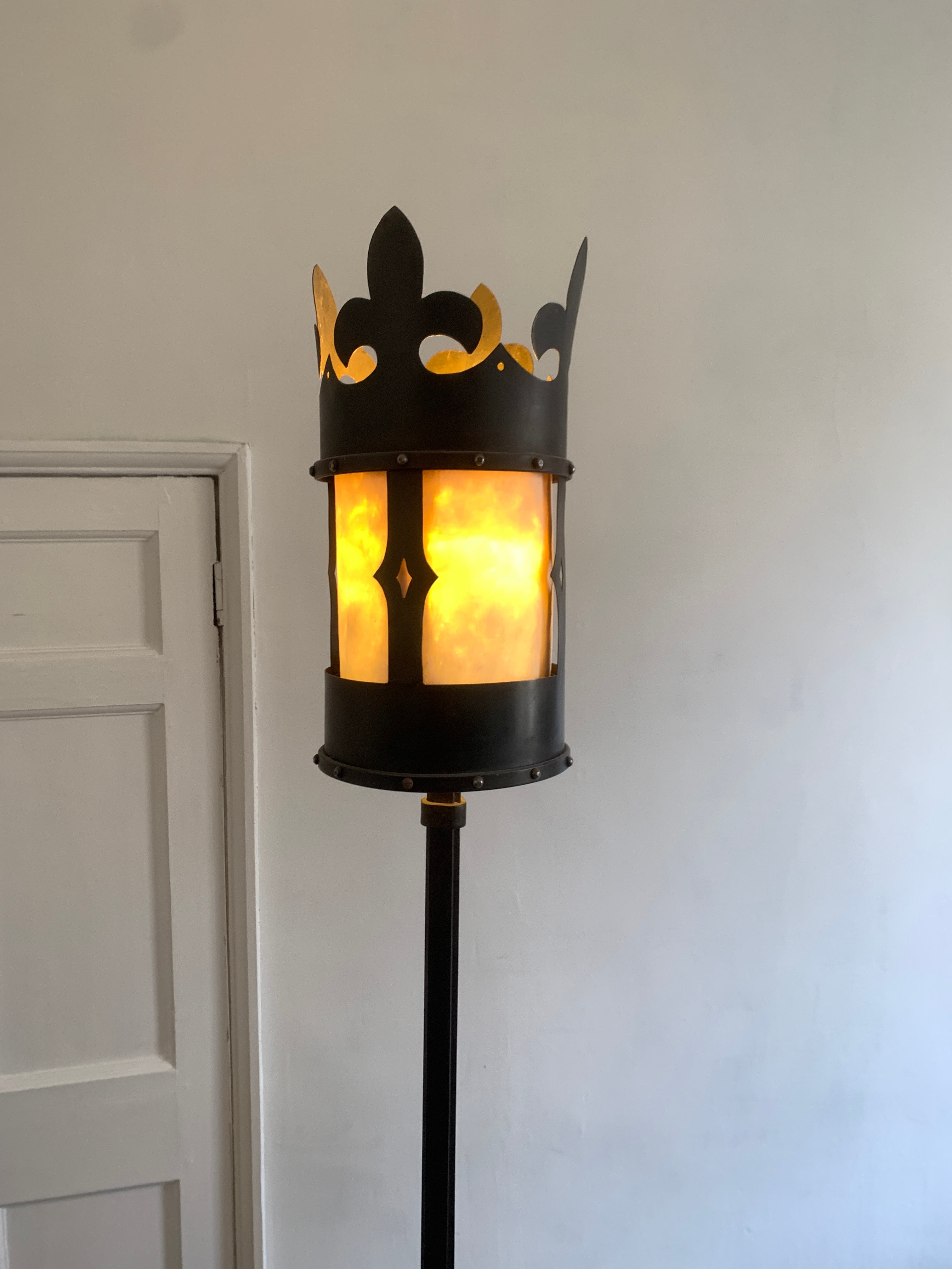 Queen Floor Light, Steel