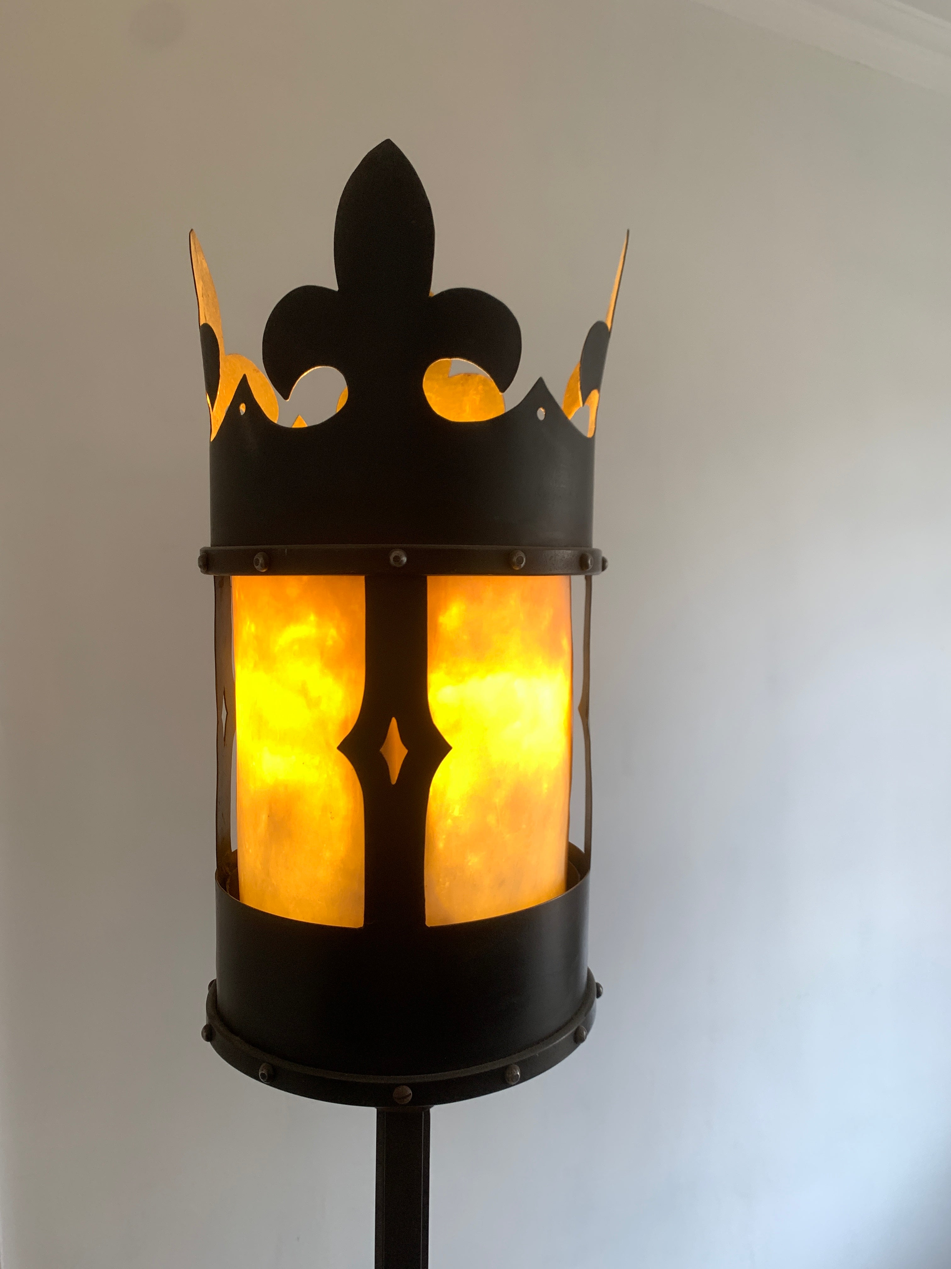 Queen Floor Light, Steel