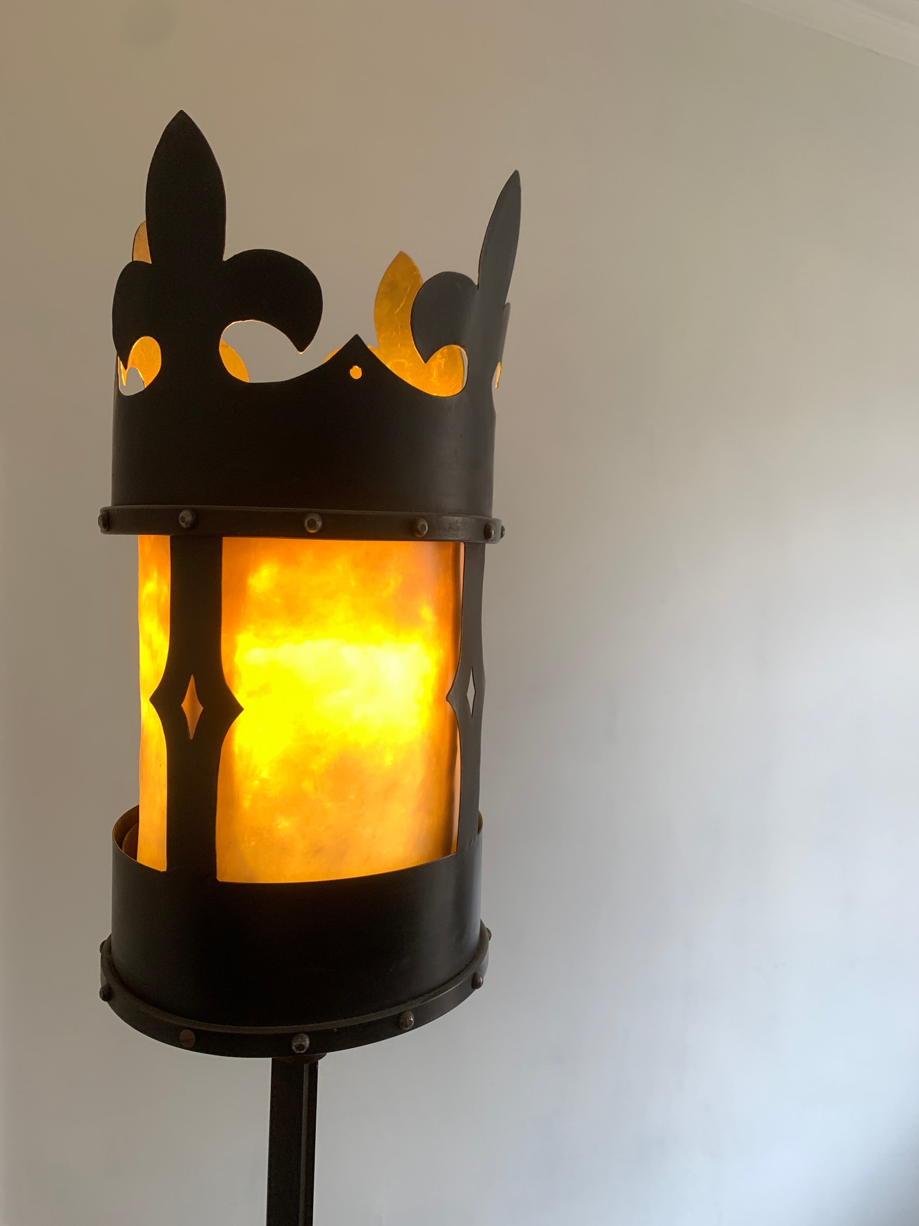 Queen Floor Light, Steel